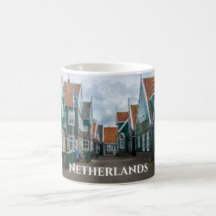 Traditionele houten huizen in het dorp Marken Koffiemok