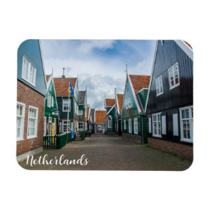 Traditionele houten huizen in het dorp Marken Magneet