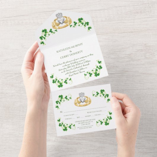Traditionele Ierse Claddagh Ring en Shamrocks All In One Uitnodiging (Afscheurbaar)
