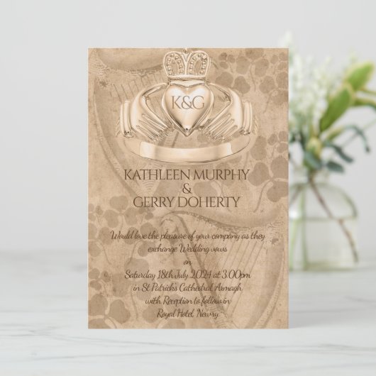 Traditionele Ierse Claddagh Ring, Shamrock & Harp Kaart (Staand voorkant)