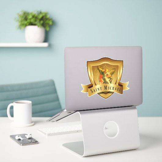 Traditionele katholieke St. Michael Shield Angel Sticker (Laptop op bureau)