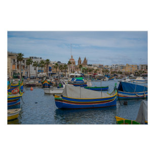 Traditionele kleurrijke vissersboten op Malta Perfect Poster