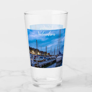 Traditionele nachtelijke plaats van de vissersstad glas