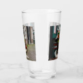 Traditionele Nederlandse klompen op straat Glas (Rechts)