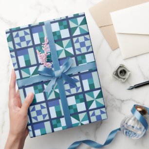 Traditionele quiltbloktegels in blauw en groen cadeaupapier
