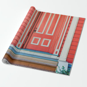 Traditionele rode geverfde houten deur en porchdoo cadeaupapier