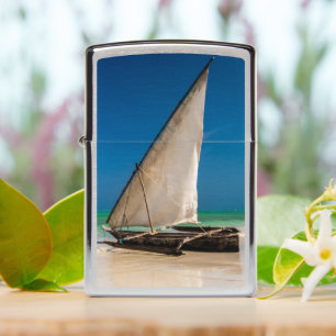 Traditionele vissersboot op het strand