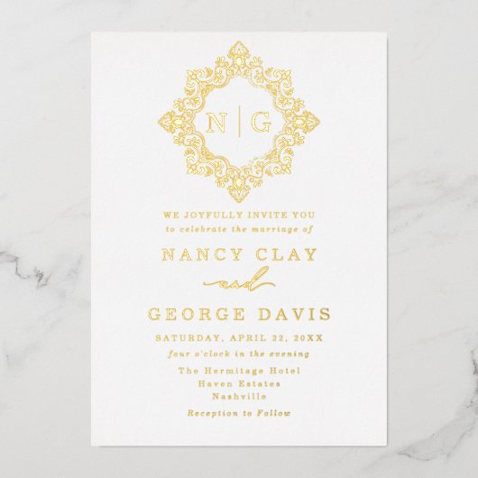 Traditionele witte en gouden kam monogram bruiloft folie uitnodiging (Voorkant)