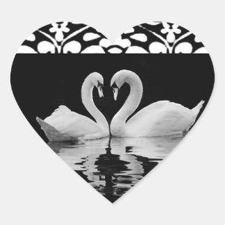 Traditionele zwart-witte zwanenafdichting hart sticker