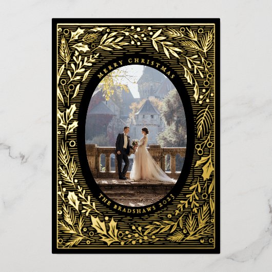 Traditionele Zwarte Dennentak en Hulst Folie Feestdagenkaart (Voorkant)