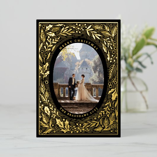 Traditionele Zwarte Dennentak en Hulst Folie Feestdagenkaart (Staand Voorkant)