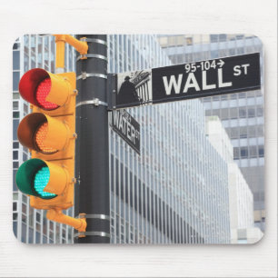 Traffic Light and Wall Street Sign Muismat