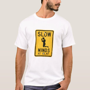 Trage bedden bij het spelen - grappig antireligieu t-shirt