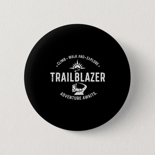 Trailblazer Adventure Awaits Hiking Climb Explore Ronde Button 5,7 Cm (Voorkant)