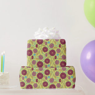 Trailing Dahlia Flower Red op Yellow Cadeaupapier