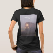 Train de marchandises en marche dans un T-shirt Fo (Dos)