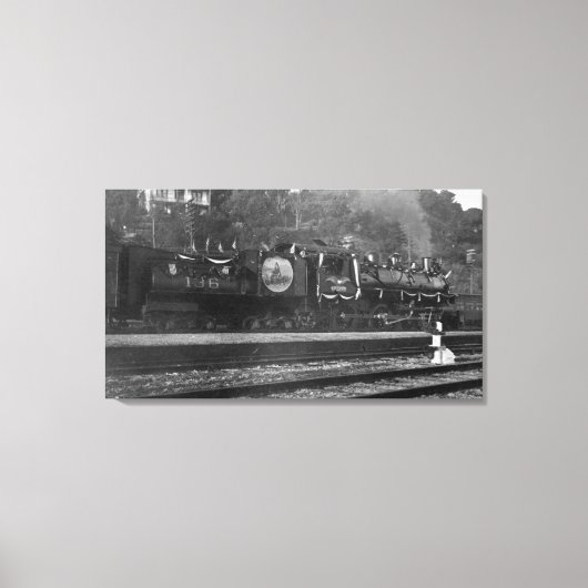 Train Donning US Flags Canvas Afdruk (Voorkant)