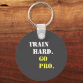 Train Hard And Go Pro - Training - Srt - Gym - Mot Sleutelhanger (Voorkant)