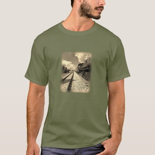 Train on the rails t-shirt (Voorkant)