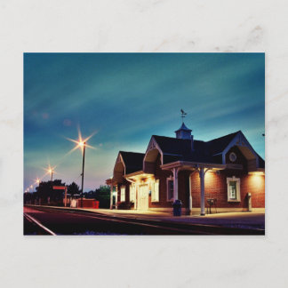 Train station bij nachtkaartje. briefkaart