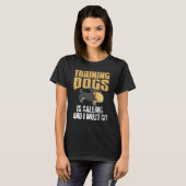 Training Dogs Is Calling & I Must Go Retro   Prese T-shirt (Voorkant volledig)