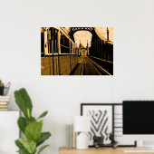 tram op de Liberty-brug - gevoel Poster (Thuiskantoor)