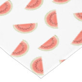 Tranches de pastèque tropicale sur nappe blanche (Angle)