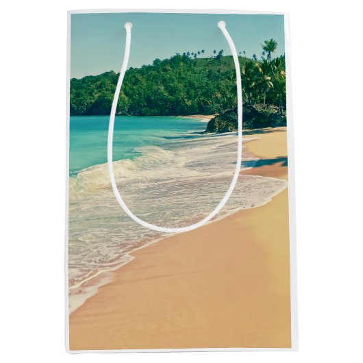 Tranquil Tropical Island Beach Medium Cadeauzakje (Voorkant)