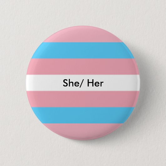 Trans Pronouns Button Zij/Haar (Voorkant)