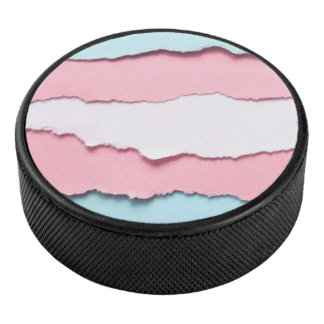 trans vlag gescheurd ontwerp op hockey puck