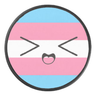 Trans vlag met schattig opgewonden gezicht hockeyp hockey puck