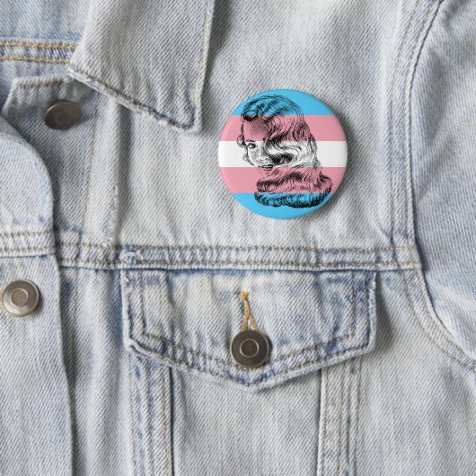 Trans Vrouw Pride Button (In situ)