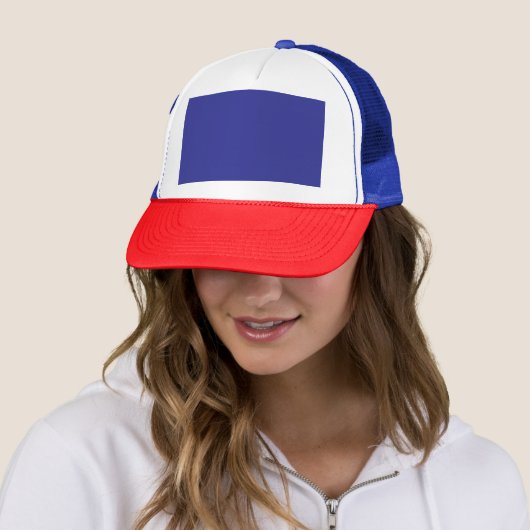 Transformeer uw ruimte met een verbluffende blauwe trucker pet (In situ)