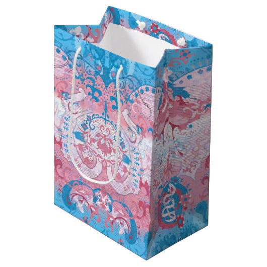 Transgender Dragon Damask - Trans Pride Flag Kleur Medium Cadeauzakje (Voorkant Gekanteld)