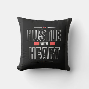 Travail acharné avec cœur – Coussin de citation mo