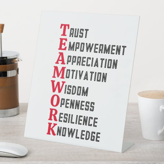 Travail d'équipe Mots positifs signe de piédestal (In SItu)