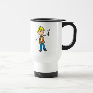 Travailleur de la construction avec la tasse de
