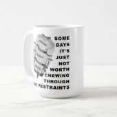 Traverser les contraintes Drôle Mug (Devant gauche)