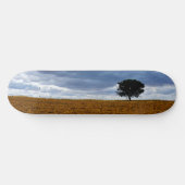 Tree in an empty field skateboard (Horizontaal)