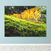 Tree Trunk in Lush Moss - Canvas Afdruk (Insitu (Houten vloer))