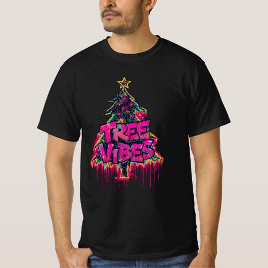 Tree Vibes – Graffiti Christmas Tree Design T-shirt (Voorkant)