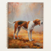 Treeing Walker Coonhound dans les feuilles d'autom (Devant)