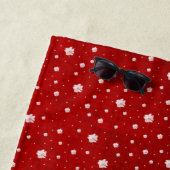 trèfles blancs sur serviette de plage rouge (En situation)