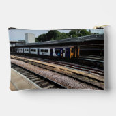 Trein, op het station etui (Achterkant)