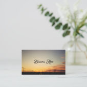 Trein volgt zonsondergang landschap pad visitekaartje (Staand voorkant)