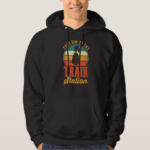 Treinlocomotief brengt hem naar het treinstation hoodie