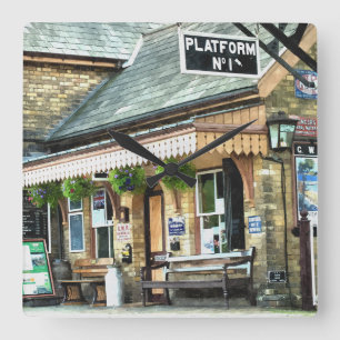 TREINSTALLATIES VIERKANTE KLOK