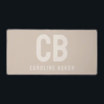 Trend Color Soft Taupe Nom de bureau Mat<br><div class="desc">Voici la couleur de printemps tendance : Soft Taupe. Mat de bureau massif moderne et élégant avec monogramme personnalisable et nom dans une police minimaliste. Son design simple et épuré dans une couleur solide offre un charme intemporel et classique. Découvrez nos couleurs printanières tendance pour plus de produits dans la...</div>