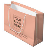 Trendkleur - Soft Peach Grote Logo Cadeautas (Voorkant Gekanteld)