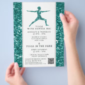 Trendy Aqua Glitter Effect Yoga Class Adverteren Flyer (Hand)